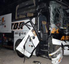 Aksaray'da yolcu otobüsü ile kamyon çarpıştı: 4 yaralı