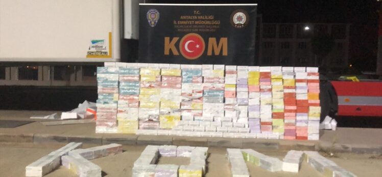 Antalya'da 26 bin 880 paket kaçak elektronik sigara kartuşu ele geçirildi