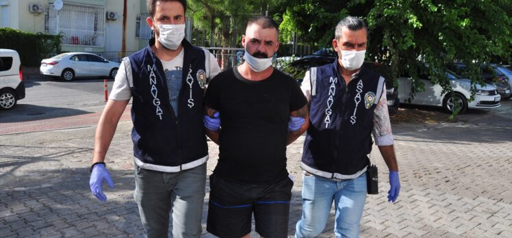 GÜNCELLEME – Antalya'da otomobile silahlı saldırıda 1 kişi öldü 1 kişi yaralandı