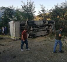 Artvin'de maden işçilerini taşıyan otobüs devrildi: 1 ölü, 15 yaralı