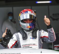 Ayhancan Güven, Porsche Super Kupa'da sezonu 3. sırada tamamladı