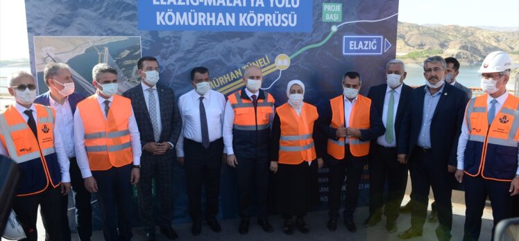 Bakan Karaismailoğu, Yeni Kömürhan Köprüsü'nün son kaynağını yaptı: