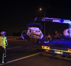 Başkentte tır otomobile arkadan çarptı: 2 ölü