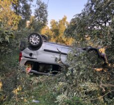 Bursa'da hafif ticari araç devrildi: 5 yaralı