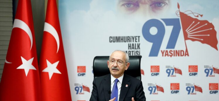 CHP Genel Başkanı Kılıçdaroğlu, apartman görevlileriyle görüştü: