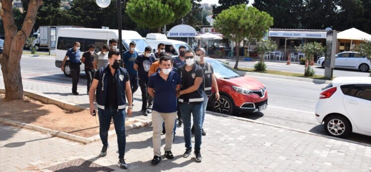 Ege Denizi'nde kurtarılan göçmenlerin geçişini organize ettiği iddia edilen 3 kişi tutuklandı