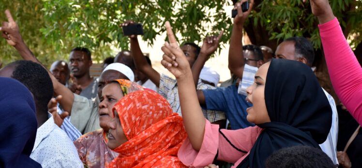 Eski Sudan Cumhurbaşkanı Beşir'in yargılandığı “1989 darbesi” davası 6 Ekim'e ertelendi