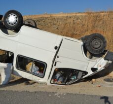Gaziantep'te minibüsün devrilmesi sonucu 3 kişi yaralandı