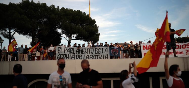 İspanya'da aşırı sağ gruplar, hükümet karşıtı gösteri düzenledi
