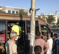 İstanbul'da 12 kişi kapasiteli aracında 33 yolcu taşıyan minibüsçüye ceza kesildi
