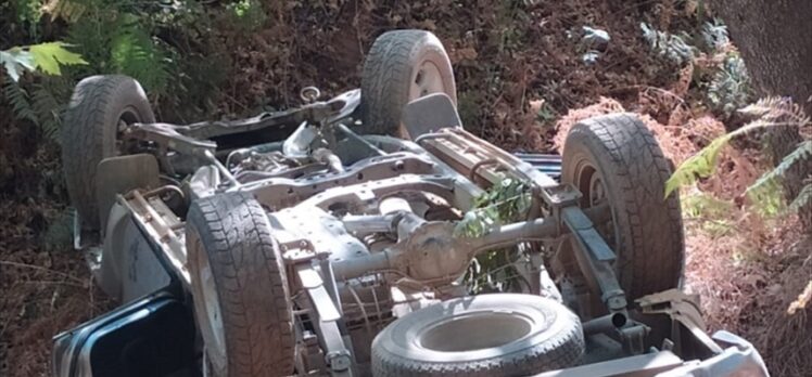 İzmir'de kamyonet uçuruma devrildi: 1 ölü, 2 yaralı