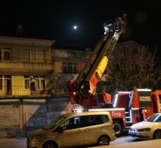 Kadıköy'de 3 katlı binada yangın çıktı