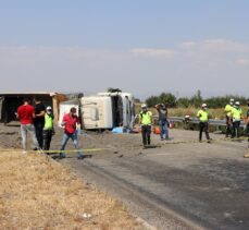Manisa'da hafriyat kamyonu devrildi: 1 ölü