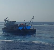 Mersin'de balıkçı teknesinde 90 düzensiz göçmen yakalandı