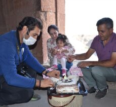 Minik kızı Ani'nin doğum gününü Ani Ören Yeri'nde kutladı