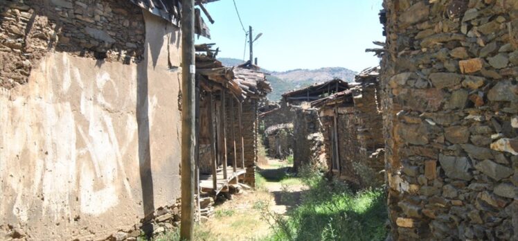 Ödemiş'teki “terk edilmiş köy” salgın sürecinde tamamen ıssızlaştı