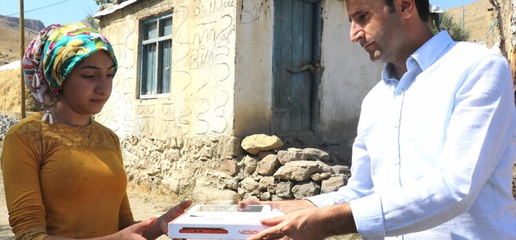THY çalışanından köy okullarındaki çocuklar için tablet bilgisayar kampanyası