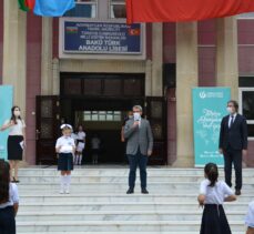 Yunus Emre Enstitüsünden Bakü Türk Anadolu Lisesine ilk gün desteği