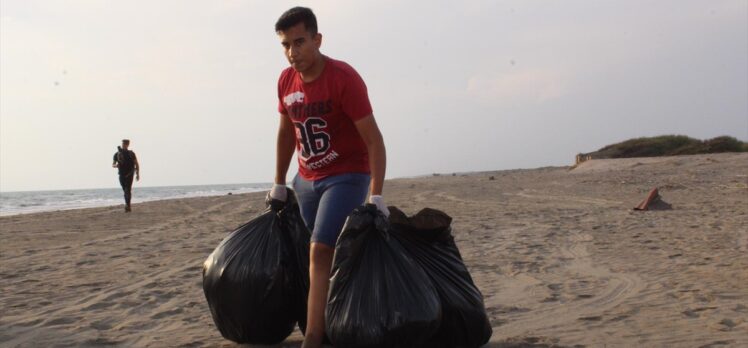 Adana'da Akyatan Lagünü'nde sahil temizliği yapıldı