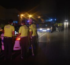 Adana polisin “Dur” ihtarına uymayan sürücü kovalamaca sonucu yakalandı