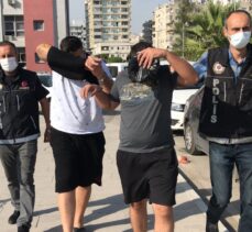 Adana'da ses sisteminde uyuşturucu çıkan otomobildeki iki zanlı tutuklandı