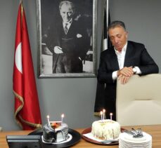 Ahmet Nur Çebi'ye doğum günü kutlaması