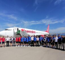 Altınordu FK, Corendon Airlines’ın özel takım uçağıyla Adana’ya uçtu