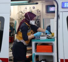 Anadolu Otoyolu'nda lastiği patlayan otomobil takla attı: 4 yaralı