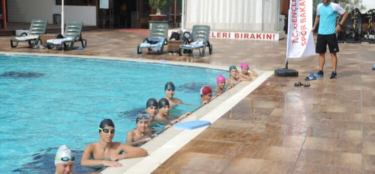 Antalya'da 9 ayda 40 bin kişiye yüzme öğretildi