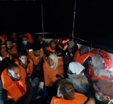 Bodrum'da Türk kara sularına geri itilen 24 yabancı uyruklu kurtarıldı