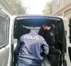 Bursa'da mahalle sakinleri hırsızı yakalayıp polise teslim etti