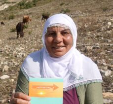 Çiftçilik yapan ilkokul mezunu kadın boş vakitlerinde 2. kitabını yazıyor