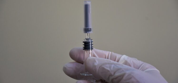 Çin'den getirilen Kovid-19 aşısı Gaziantep Üniversitesinde denenmeye başlandı