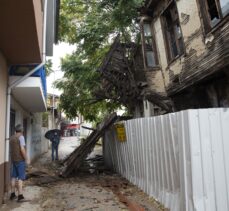 Edirne'de tarihi bina şiddetli sağanak nedeniyle yıkıldı