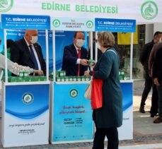 Edirne'de vatandaşlara 10 bin kandil simidi dağıtıldı