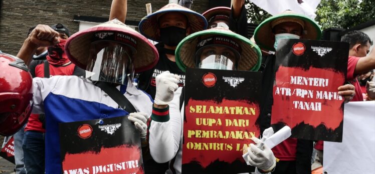 Endonezya’da yasalaşan istihdam paketi karşıtı gösteriler 3. gününde sürüyor