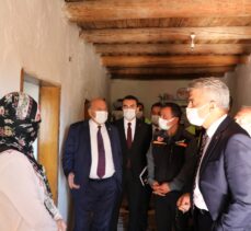 Erzincan Valisi Makas ve milletvekili Karaman Tercan'daki deprem bölgesini ziyaret etti