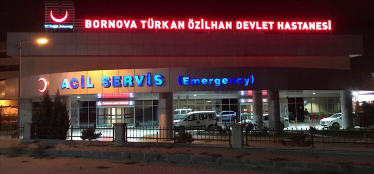 İzmir'de “maske” uyarısında bulunan doktoru darbettiği öne sürülen 2 kişi gözaltına alındı