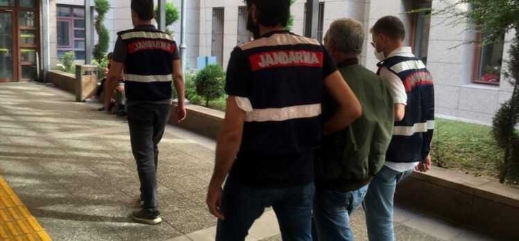 İzmir'de “silahlı terör örgütüne üye olmak”tan aranan bir kişi tutuklandı