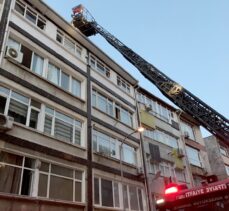 Kadıköy'de 5 katlı apartmanda yangın çıktı