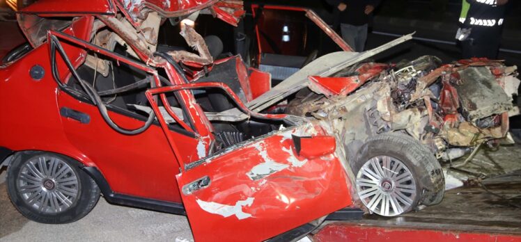 Kastamonu'da otomobil ile kamyon çarpıştı: 1 ölü, 1 yaralı