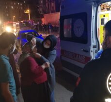 Kocaeli'de mobilya atölyesinde çıkan yangında mahsur kalan kadın kurtarıldı