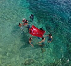 Milli sporcu Birgül Erken'den tek nefeste 97 metrelik “Cumhuriyet'e Saygı” dalışı
