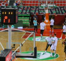 Pınar Karşıyaka-Aliağa Petkimspor basketbol maçına yaşanan skorbord arızası nedeniyle ara verildi