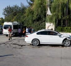Şanlıurfa'da işçi servisi ile otomobil çarpıştı: 15 yaralı
