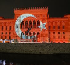 Saraybosna'nın sembollerinden Vijecnica'ya Türk bayrağı yansıtıldı