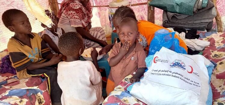 Türk Kızılay Sudan'da sel mağdurlarına gıda yardımı dağıttı