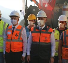 Ulaştırma ve Altyapı Bakanı Karaismailoğlu, Yusufeli'nde yol ve tüneller inşaatlarını inceledi: