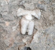 Yeşilova Höyüğü'nde 8 bin 200 yıllık mermer ana tanrıça heykelciği bulundu