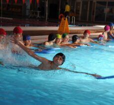 “Yüzme Bilmeyen Kalmasın” projesiyle Artvin'de 1000 öğrenci yüzme öğreniyor